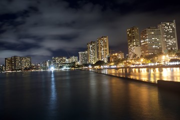 Naklejka na ściany i meble Honolulu skyline at night