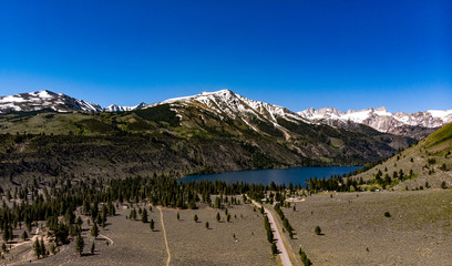 Naklejka premium Aerial view of lower Twin Lakes in the Eastern Sierras