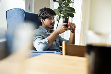 Fototapeta premium People using mobile phone
