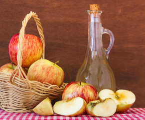 preparation of healthy organic apple cider vinegar