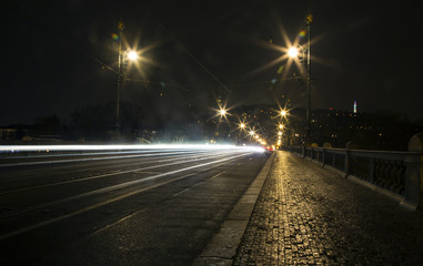 Fototapeta na wymiar A look at the bridge at night with traffic