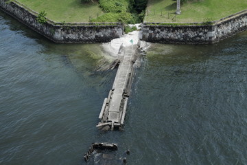 朽ちた桟橋