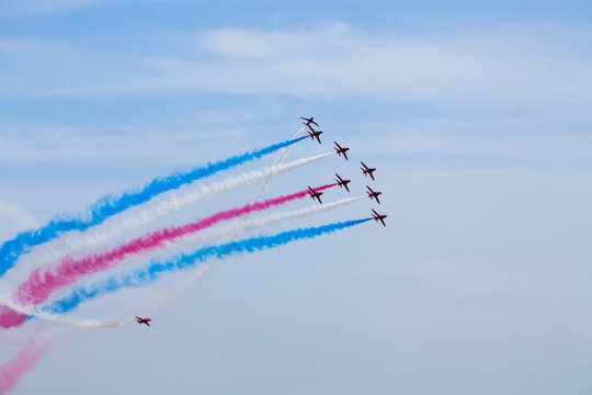 Side view of airplanes performing acrobatics during air show