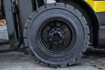 Obraz na płótnie Canvas The front wheels of the forklift