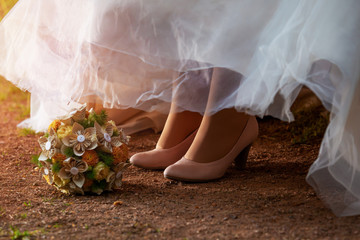 braut blumen schuhe hochzeit brautkleid