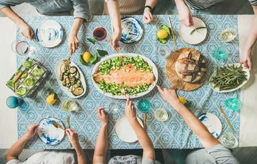 Kussenhoes Family or friends summer party or seafood dinner. Flat-lay of group of mutinational people with different skin color at big table eating delicious food together. Summer gathering or celebration © sonyakamoz