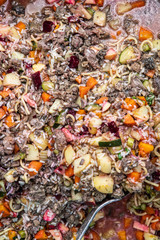 Hundefutter selber kochen, Rezept mit Fleisch, Reis und Gemüse, Futter für den Hund