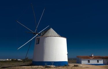 Moulin à vent à Moledos, Aljezur, Algarven Portugal