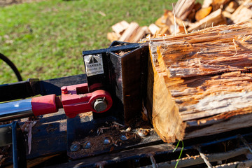 Hydraulic Wood Splitting