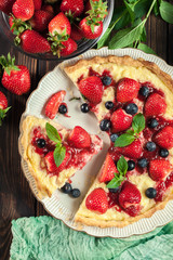 Tart with curd cheese, strawberries and blueberries