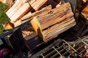 Hydraulic Wood Splitting
