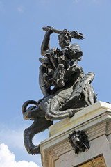 Fototapeta na wymiar Herkulesbrunnen in Augsburg