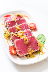 fresh tuna raw with spicy salad sauce