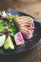 Tuna steak with vegetable mix