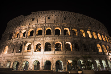 Naklejka premium Colosseum in Rome on a beautiful night, Italy