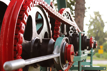 Power unit with wheels, flywheels and chain. Agricultural mechanism for harvest processing. Heavy engineering. Metal construction. Relief of manual labor. History of mechanization technologies.