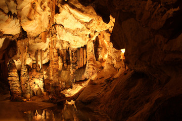 grotte de limousis dans l'aude en france