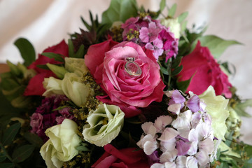 elegante Dekoration im Blumen-Bouquet für eine Hochzeit
