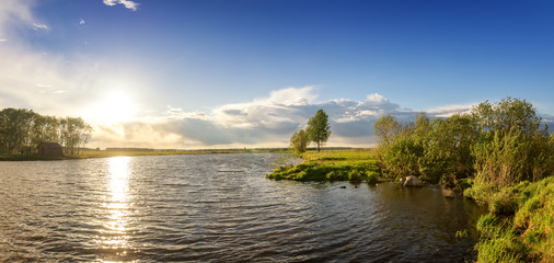 летний пейзаж на берегу уральской реки, Россия, 