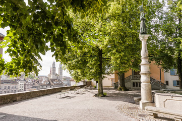Zürich, Lindenhof, Brunnen, Aussichtspunkt, Grossmünster, Altstadt, Stadt, Altstadthäuser, Niederdorf, Sommer, Schweiz