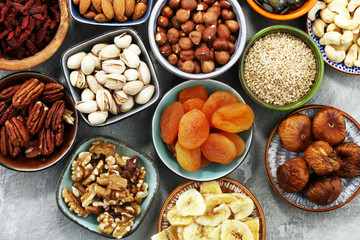 Composition with dried fruits and assorted healthy nuts