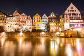 Fototapeta na wymiar Tübingen bei Nacht an der Neckarbrücke
