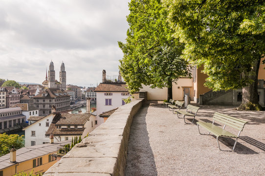 Z&uuml;rich, Lindenhof, Altstadt, Stadt, Grossm&uuml;nster, Limmat, Limmatquai, Altstadth&auml;user, Niederdorf, Stadtrundgang, Aussichtspunkt, Sommer, Schweiz