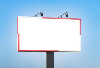 Obraz premium Blank horizontal billboard against a blue sky.