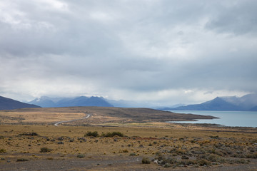 Fototapeta na wymiar Rives du lago Argentino en Patagonie, Argentine