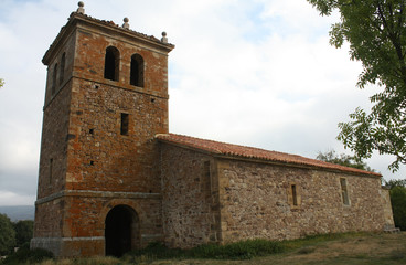 Fototapeta na wymiar Iglesia de Santa María La Mayor, en Villacantid, Cantabria, España