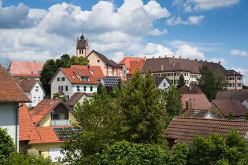 Fototapeta na wymiar Ausblick auf den Ortskern der Gemeinde Altshausen im Landkreis Ravensburg
