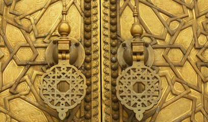 Fototapeta na wymiar Puerta Bab El-Makzhen del Palacio Real en Fez, Marruecos