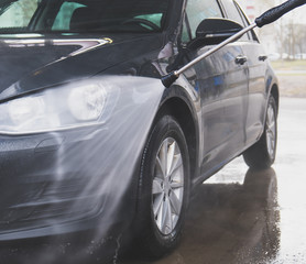 Obraz premium Car wash using high pressure water jet.