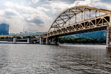 Fototapeta na wymiar Pittsburgh Bridge 6