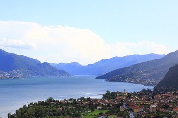 Panorama Blick über den oberen Teil vom Comer See über Gravedona, Vercana, Domaso, Arbosto,...