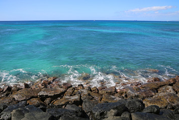 Fototapeta na wymiar Blue Pacific from breakwater - Oahu, Hawaii
