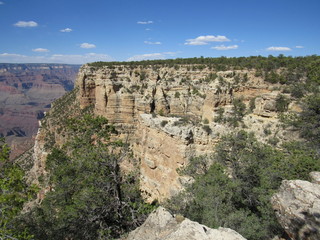 Fototapeta na wymiar Picturesque view of the Grand Canyon on a sunny day, view from the South Rim Trail 