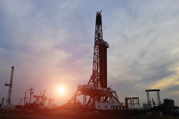 Fototapeta na wymiar Oil drilling rig