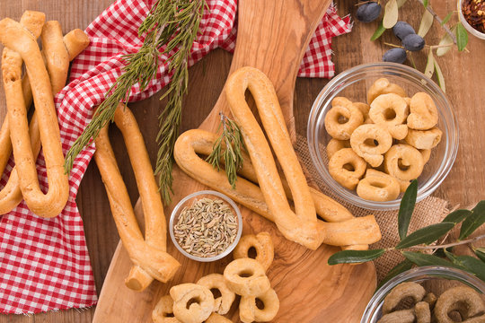 Italian taralli.