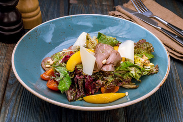 Salad with roast beef