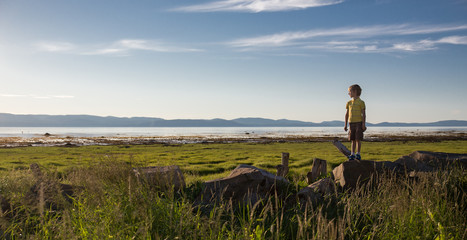 Fototapeta premium The boy on the shore