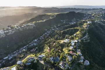 Schilderijen op glas Aerial view of South Beverly Park hilltop homes in the Santa Monica Mountains above Beverly Hills and Los Angeles, California.   © trekandphoto
