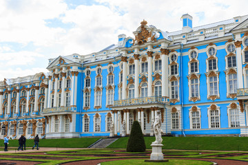 Fototapeta na wymiar The Catherine Palace is a Rococo palace located in the town of Tsarskoye Selo (Pushkin), Saint- Petersburg, Russia.