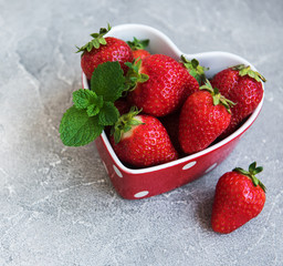 Bowl with strawberries