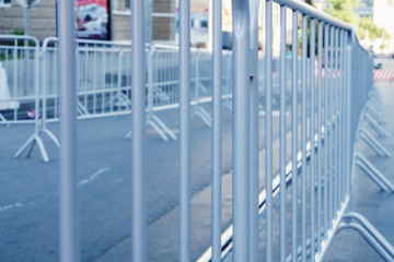 Portable metal grilles of light gray color for the obstruction of the territory and organization of the queue for the event