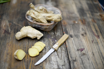 Zenzero tagliato a fettine 