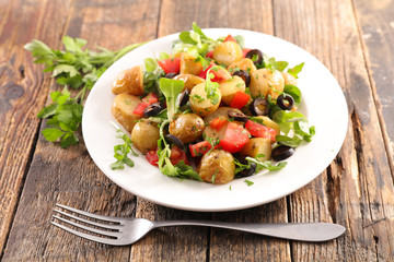 potato salad with tomato