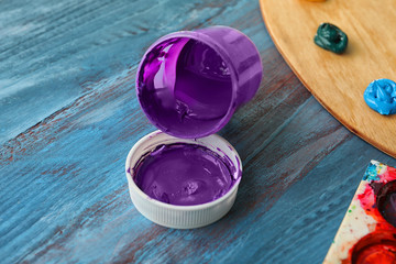 Obraz na płótnie Canvas Jar with purple paint on wooden table