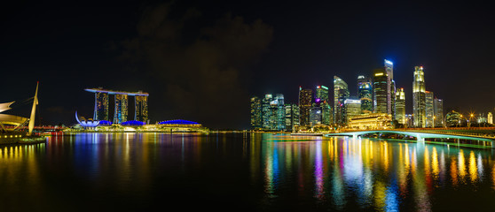 Fototapeta na wymiar Singapore skyline at nigh