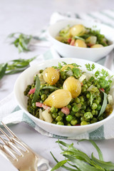 Green stewed vegetables with onions and lardons